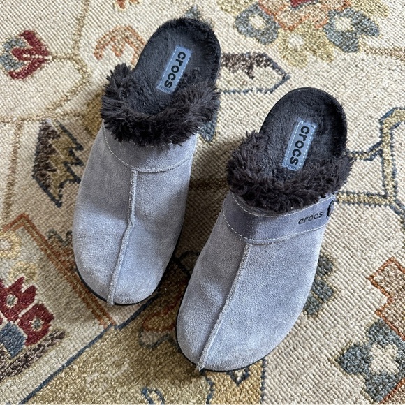 Crocs Grey and Black Sherpa Clogs sz 8